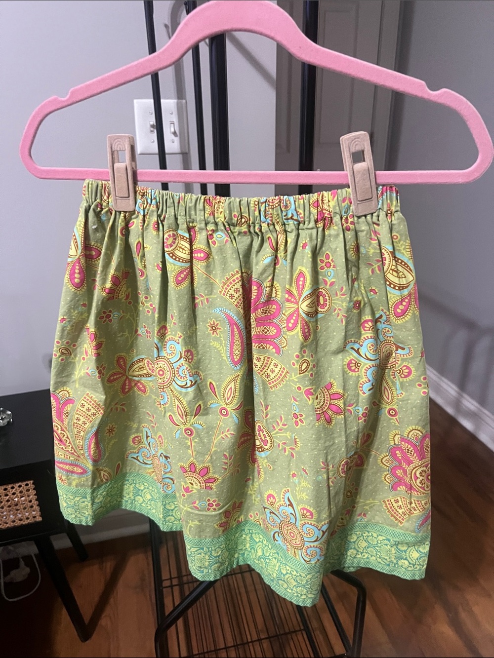 Green Paisley-Print Elastic Waist Mini Skirt with Pink & Blue Accents